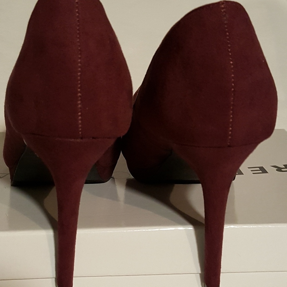 SHOES-REPORT - Picture 5 of 7